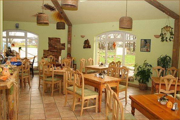Landhotel Zum Honigdieb Ribnitz-Damgarten Bagian luar foto