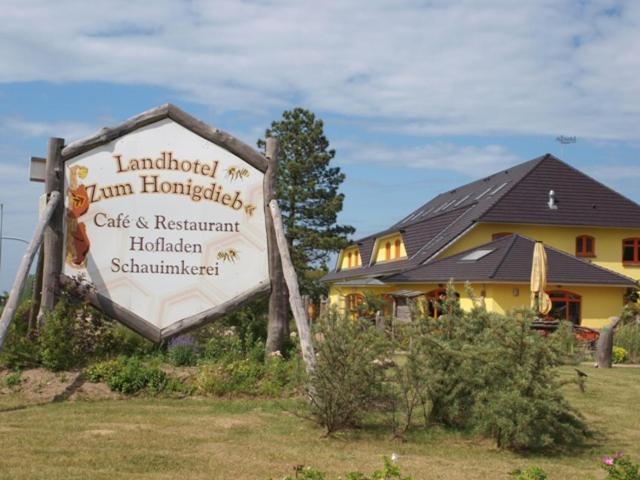 Landhotel Zum Honigdieb Ribnitz-Damgarten Bagian luar foto